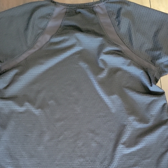 Athleta Black Textured Tee - Picture 4 of 8